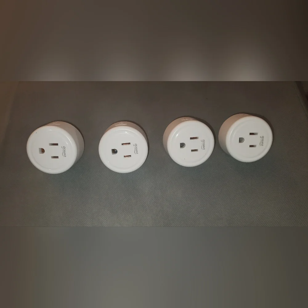 White Smart Plug with Power Button